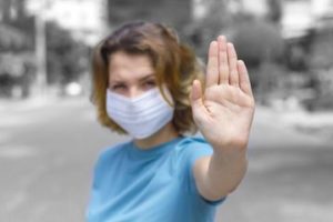 Gak cuma orang tua, yang muda pun beresiko terjangkit virus Corona hingga menyebabkan kematian